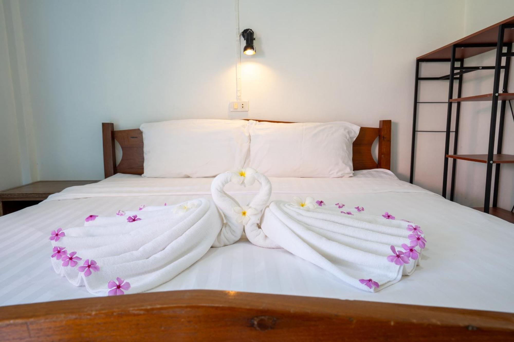 Isara Lanta Beach Resort Ko Lanta Eksteriør bilde