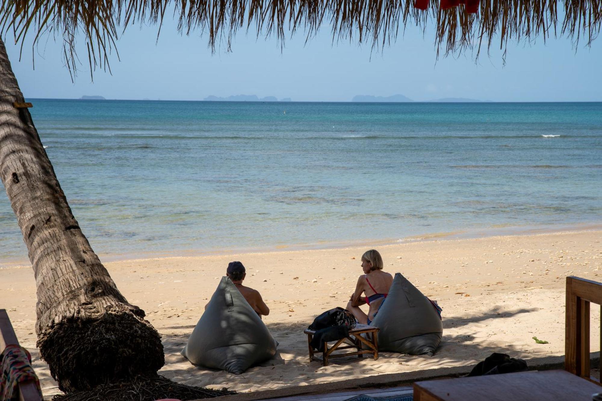 Isara Lanta Beach Resort Ko Lanta Eksteriør bilde